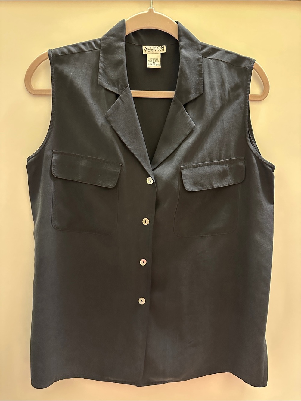 Allison Taylor 100% Silk Black Sleeveless Button-Down Shell with Chest Pockets